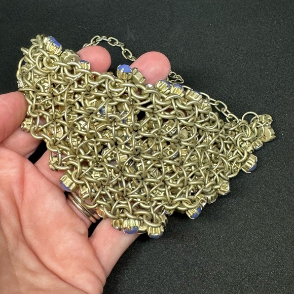 ⭐️3 for $20⭐️ Iridescent Lavender Collar Statement Necklace - Picture 4 of 4